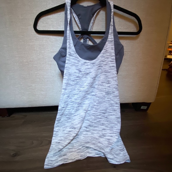 Lululemon 2-in-1 Twisted, Open-back Tank | Size: 4 - Picture 3 of 4